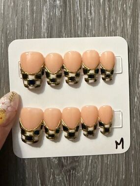 Peach Gold-Trim Press-On Nail Set - Elegant French Accent